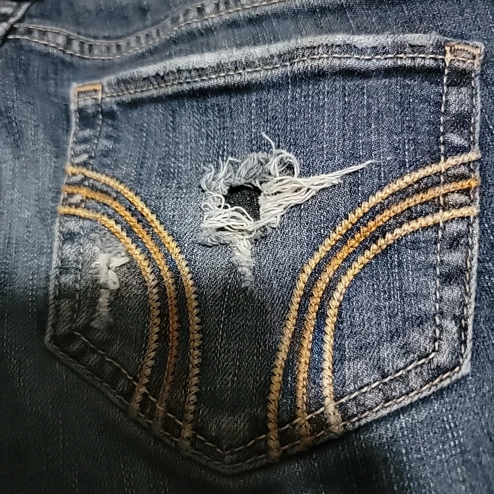 Hollister Women's Blue Distressed Straight Leg Jeans - Picture 4 of 9